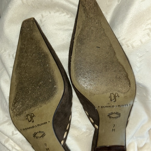 Donald J Pliner “ Latte” slip on heels. Absolutely stunning. Size 7 - Picture 8 of 9